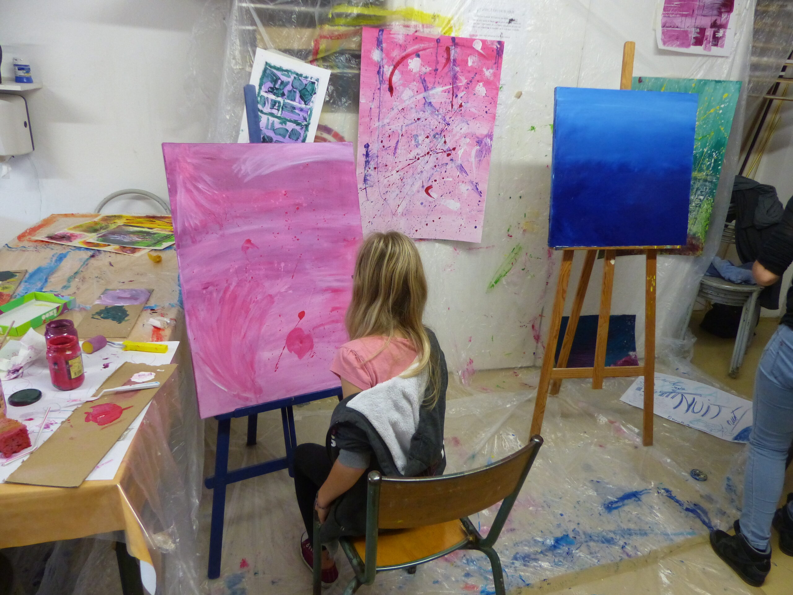 EDUCATION-ARTISTIQUE-ATELIER-DES-COULEURS-GURMENCON-ANNE-BATTOUE-ARTISTE-PEINTRE